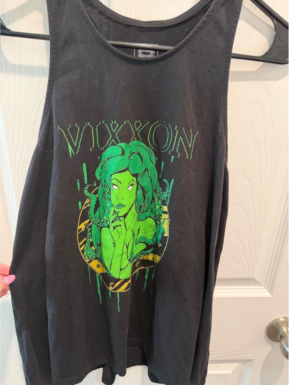 Vixxon black graphic tank top